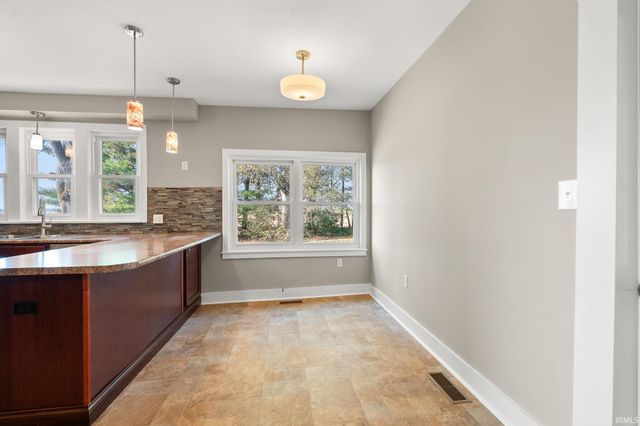 1656 W 300 Road, Huntington, IN 46750