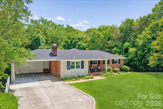 1135 Blueberry Lane, Charlotte, NC 28226