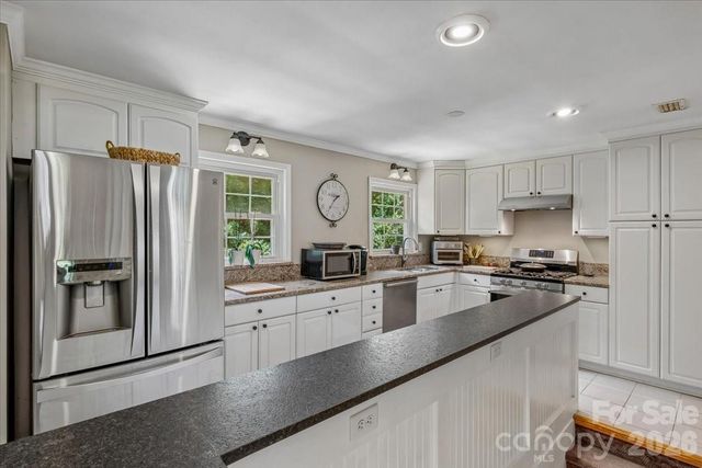 1135 Blueberry Lane, Charlotte, NC 28226