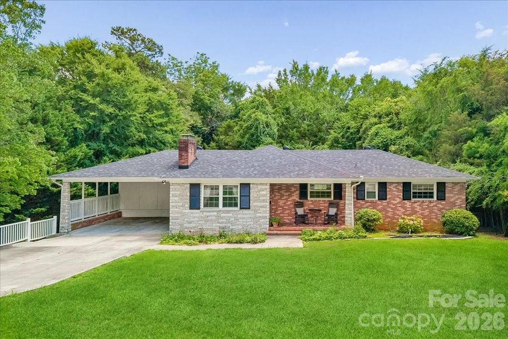 1135 Blueberry Lane, Charlotte, NC 28226