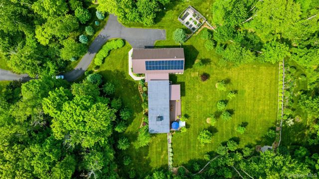 44 Woodlands Trail, Clinton Corners, NY 12514