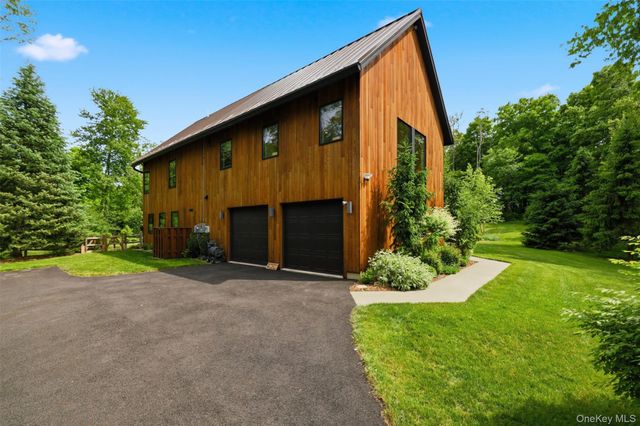 44 Woodlands Trail, Clinton Corners, NY 12514