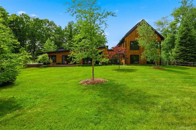 44 Woodlands Trail, Clinton Corners, NY 12514