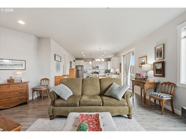 2300 E 6TH St, La Center, WA 98629