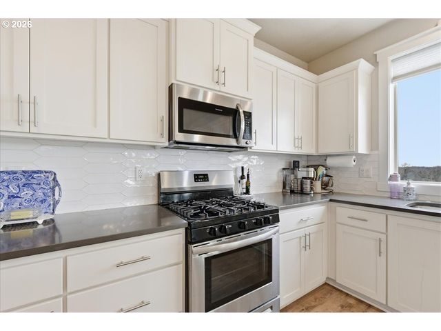 2300 E 6TH St, La Center, WA 98629