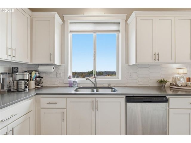 2300 E 6TH St, La Center, WA 98629