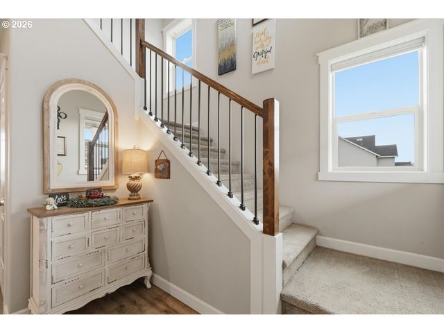 2300 E 6TH St, La Center, WA 98629