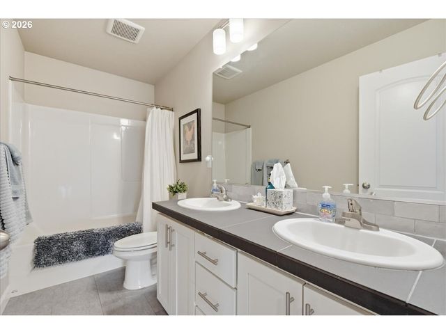 2300 E 6TH St, La Center, WA 98629