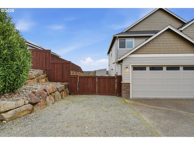 2300 E 6TH St, La Center, WA 98629