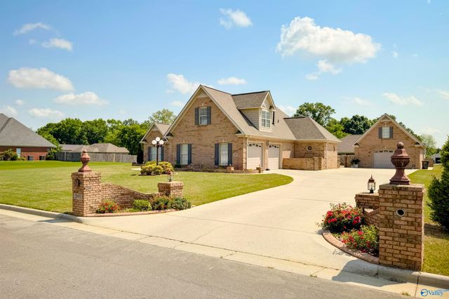 240 Braxton Court, Decatur, AL 35603