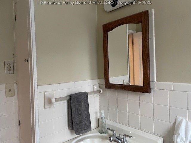 1107 Village Drive, South Charleston, WV 25309