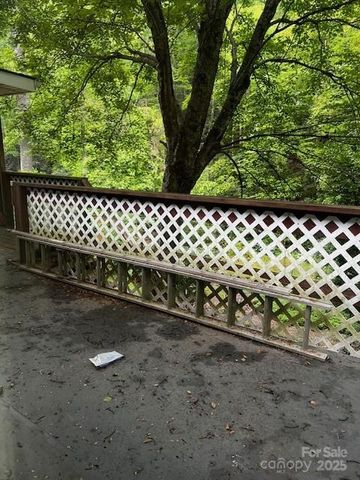 530 Burge Mountain Road, Hendersonville, NC 28792