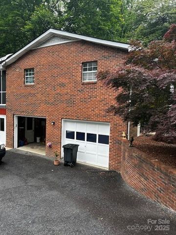 530 Burge Mountain Road, Hendersonville, NC 28792