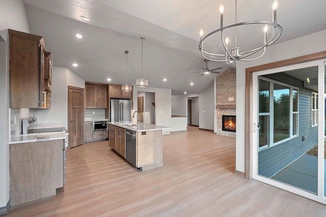 1402 CROSSROADS DRIVE, De Pere, WI 54115