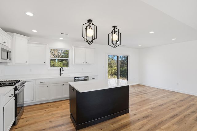 14860 WELCH DR, Ashland, MO 65010