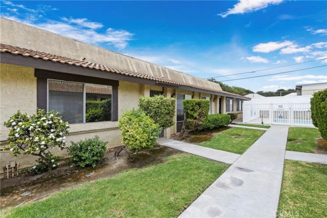 571 W Greenwood Avenue 12, La Habra, CA 90631