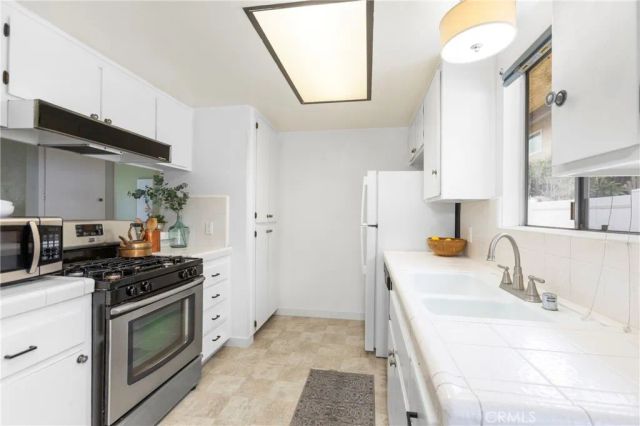 571 W Greenwood Avenue 12, La Habra, CA 90631