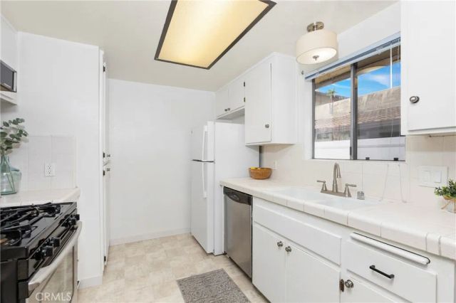 571 W Greenwood Avenue 12, La Habra, CA 90631
