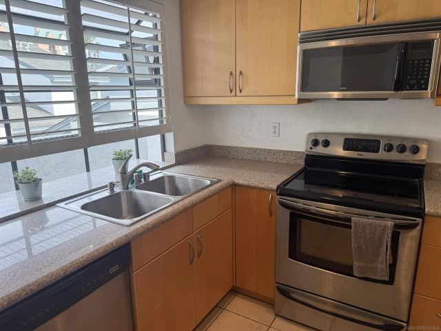 4075 Crystal Dawn 202, San Diego, CA 92122