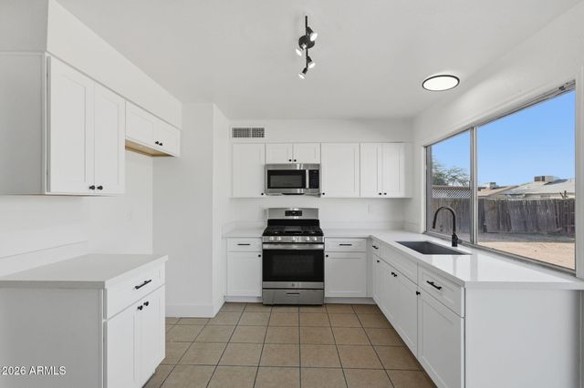 2012 W ROMLEY Road, Phoenix, AZ 85041