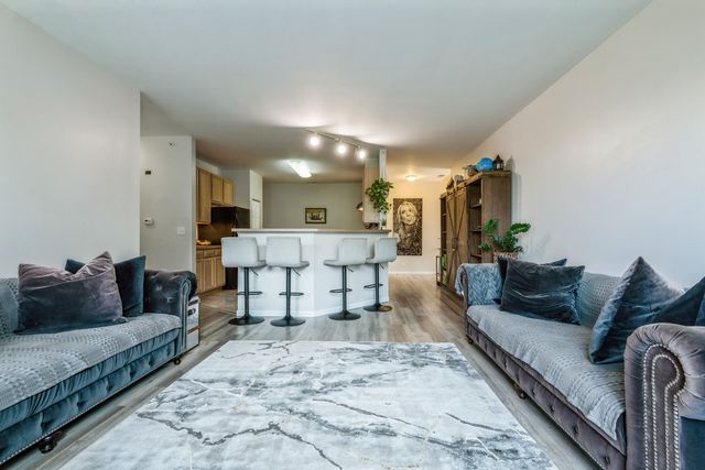 250 ROSEHALL Drive 260, Lake Zurich, IL 60047