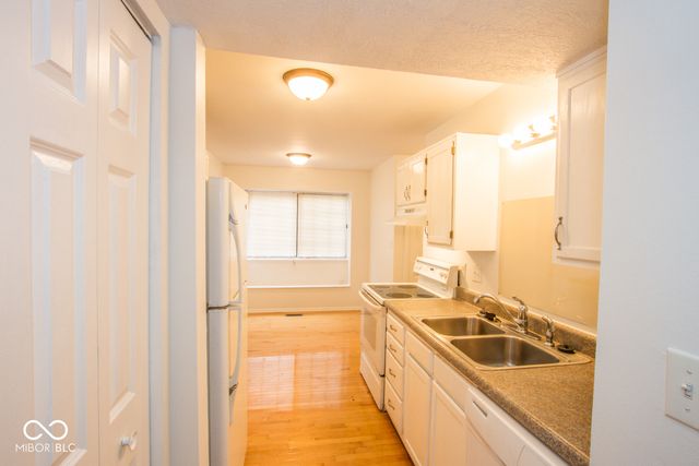 1838 Keystone Lakes Drive, Indianapolis, IN 46237