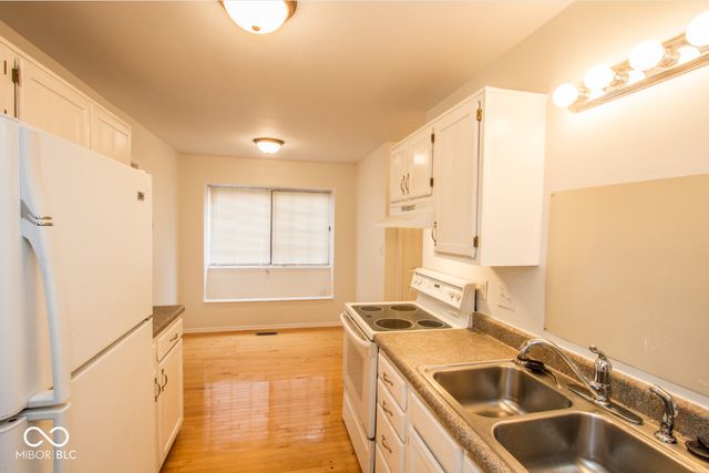 1838 Keystone Lakes Drive, Indianapolis, IN 46237