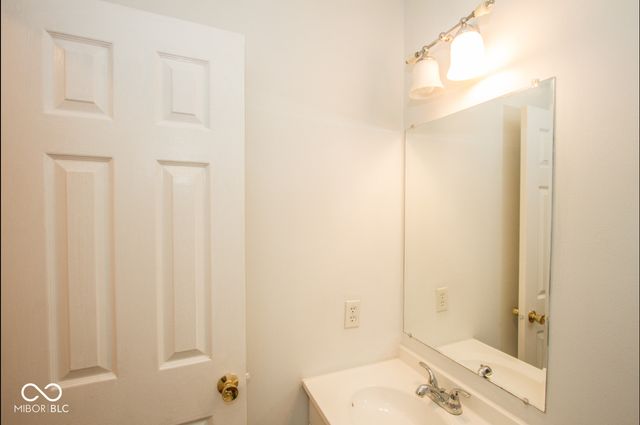 1838 Keystone Lakes Drive, Indianapolis, IN 46237