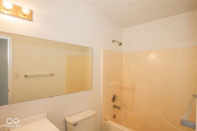 1838 Keystone Lakes Drive, Indianapolis, IN 46237