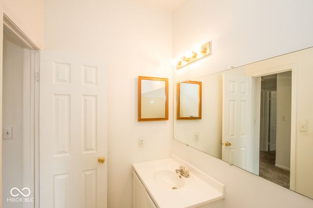 1838 Keystone Lakes Drive, Indianapolis, IN 46237