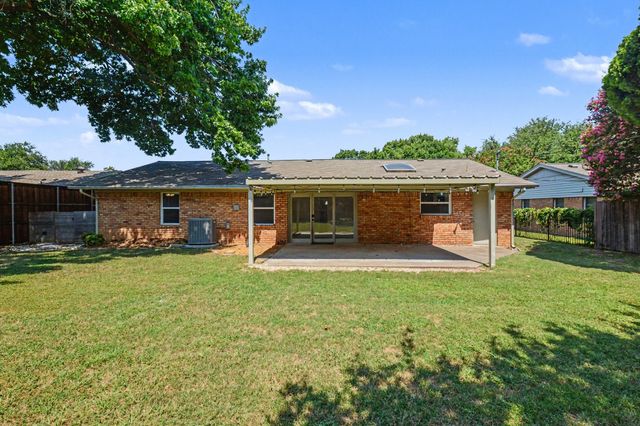 13216 Meandering Way, Dallas, TX 75240
