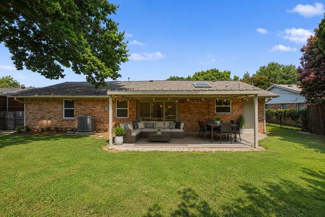 13216 Meandering Way, Dallas, TX 75240