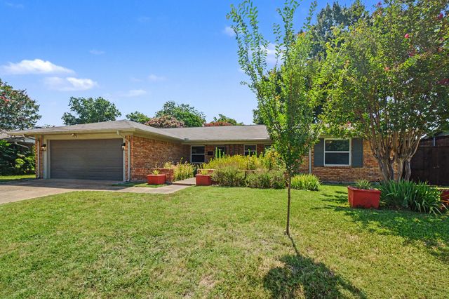 13216 Meandering Way, Dallas, TX 75240