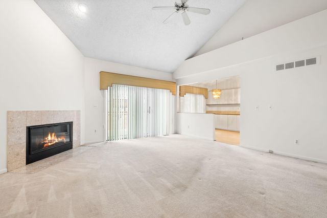 36482 Lochdale, Farmington Hills, MI 48335