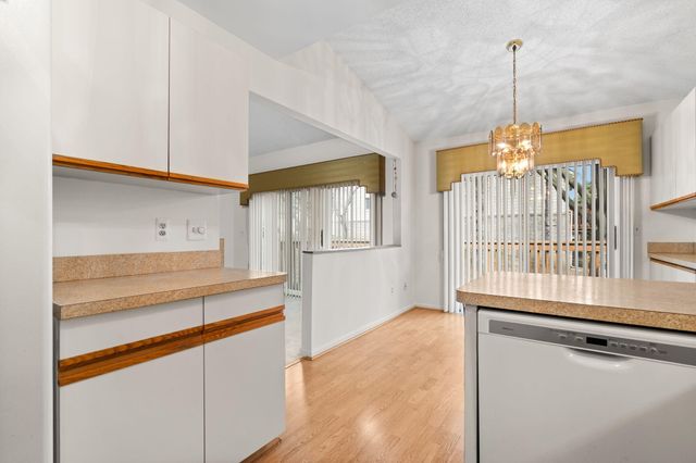 36482 Lochdale, Farmington Hills, MI 48335