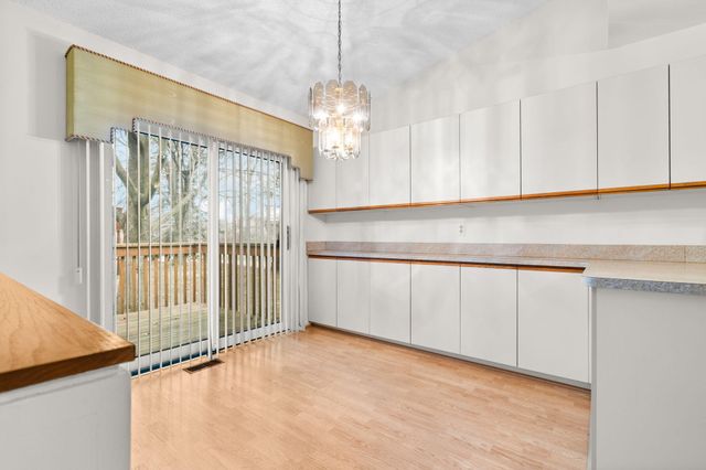 36482 Lochdale, Farmington Hills, MI 48335