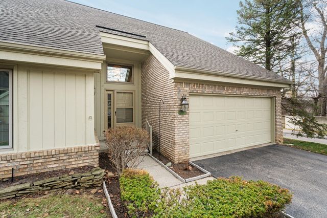 36482 Lochdale, Farmington Hills, MI 48335