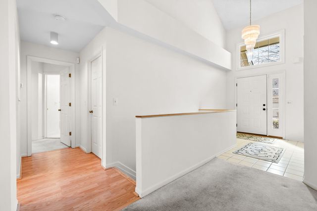 36482 Lochdale, Farmington Hills, MI 48335