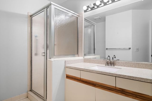 36482 Lochdale, Farmington Hills, MI 48335