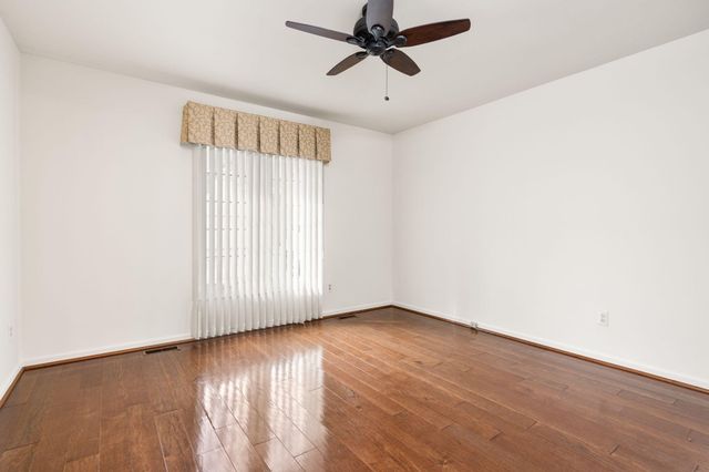 36482 Lochdale, Farmington Hills, MI 48335