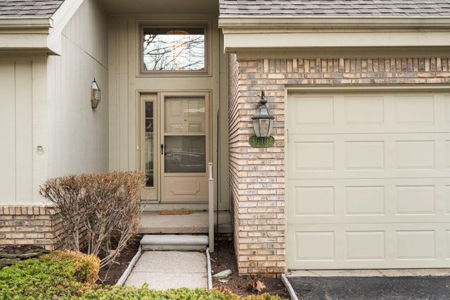 36482 Lochdale, Farmington Hills, MI 48335