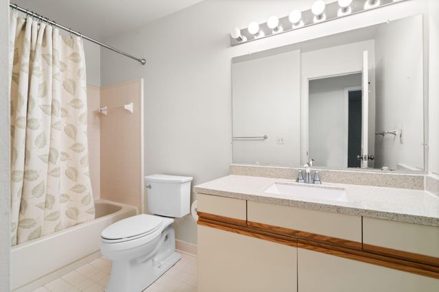 36482 Lochdale, Farmington Hills, MI 48335