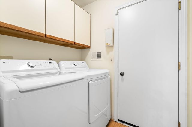 36482 Lochdale, Farmington Hills, MI 48335