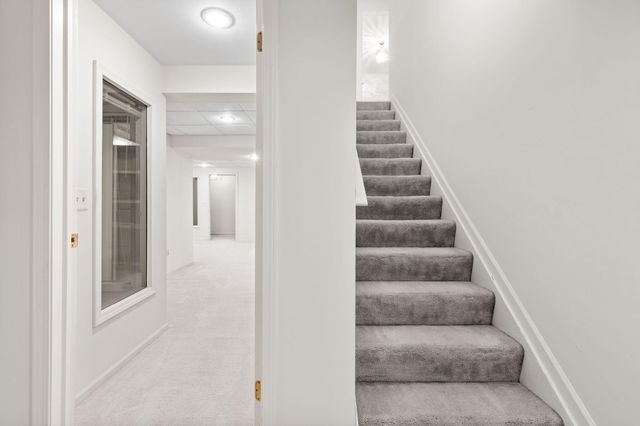 36482 Lochdale, Farmington Hills, MI 48335