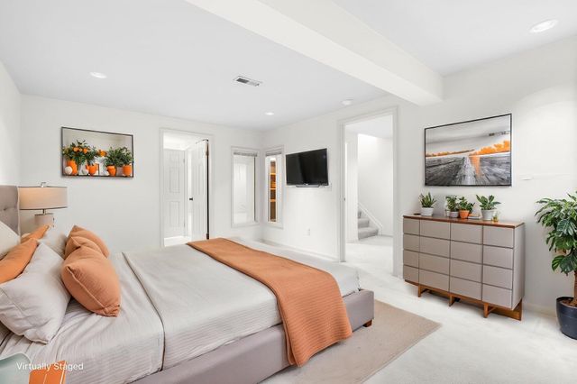 36482 Lochdale, Farmington Hills, MI 48335