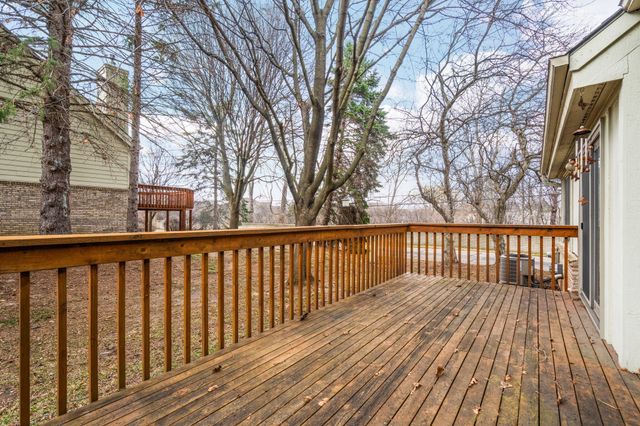 36482 Lochdale, Farmington Hills, MI 48335