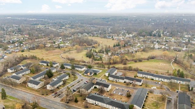 36482 Lochdale, Farmington Hills, MI 48335