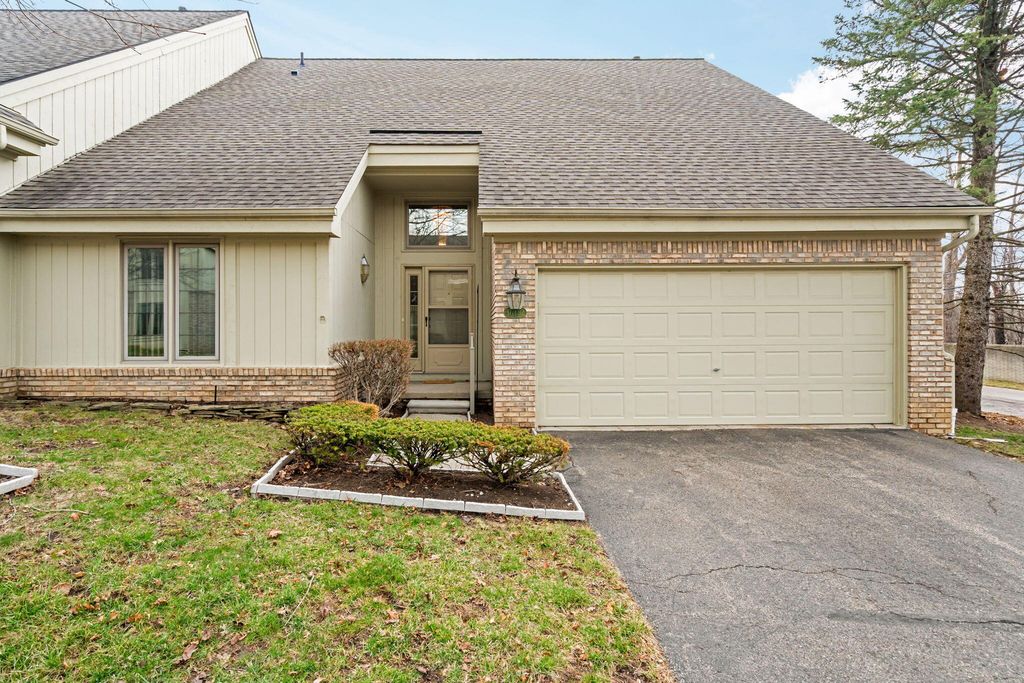 36482 Lochdale, Farmington Hills, MI 48335