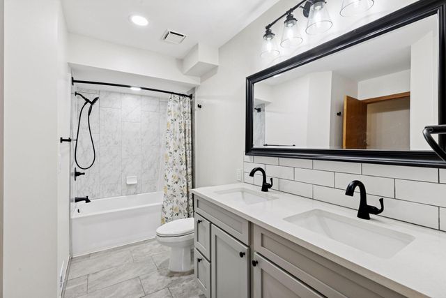 491 Sterling Street S, Maplewood, MN 55119