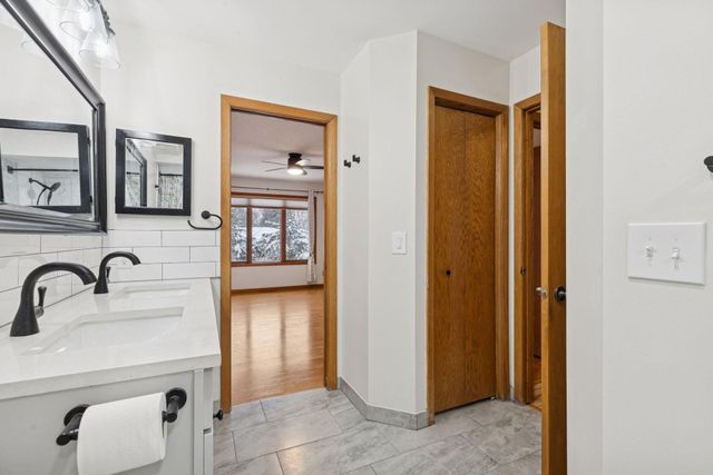 491 Sterling Street S, Maplewood, MN 55119